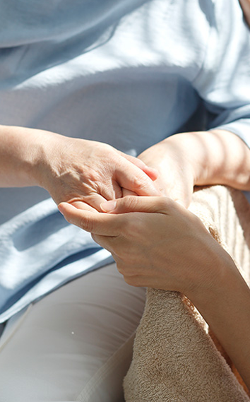 따뜻한 돌봄 이미지